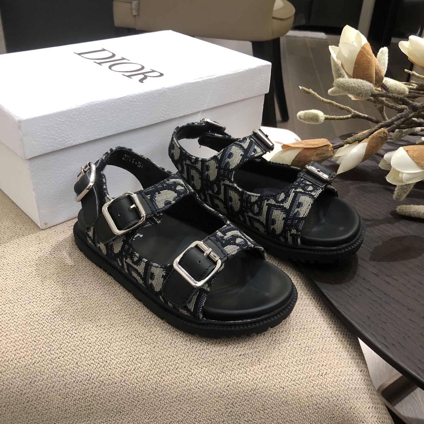 Children's shoes child